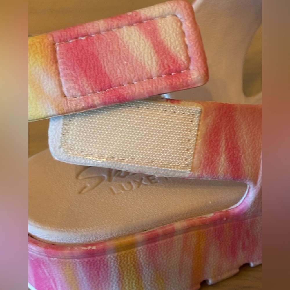 Colorful Tie-Dye luxe Foam Sandals - Picture 6 of 8